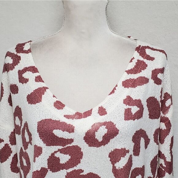 Pol Raspberry Leo Lightweight V-neck Loose Fit Side Slit Knit Sweater - Picture 3 of 13